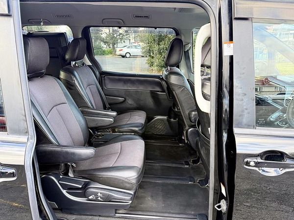 2015 Toyota Noah Hybrid Carousel 2