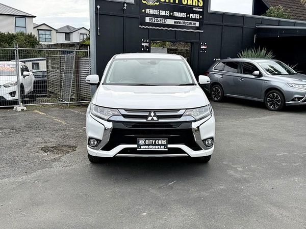 2015 Mitsubishi Outlander PHEV 4WD Carousel 17