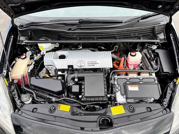 2014 Toyota Prius S Carousel 7