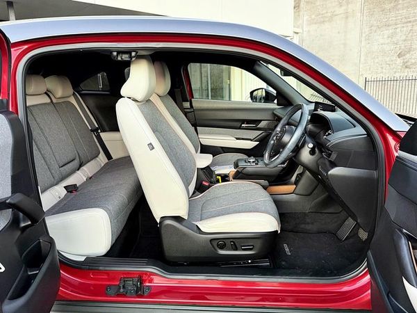 2021 Mazda MX-30 e-Skyactiv G Carousel 2