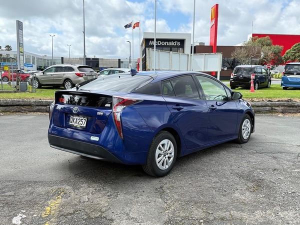 2016 Toyota Prius Carousel 10