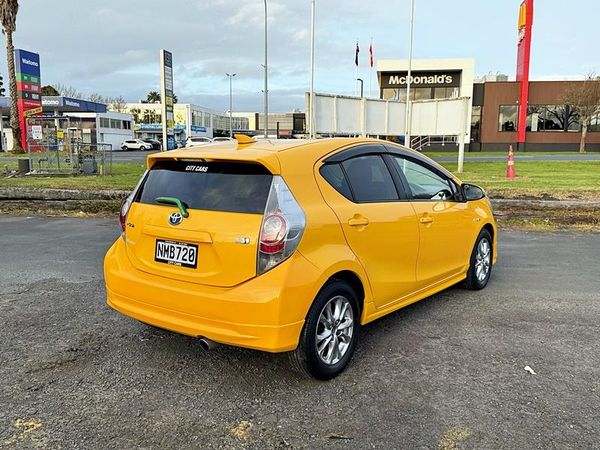 2012 Toyota Aqua Carousel 3