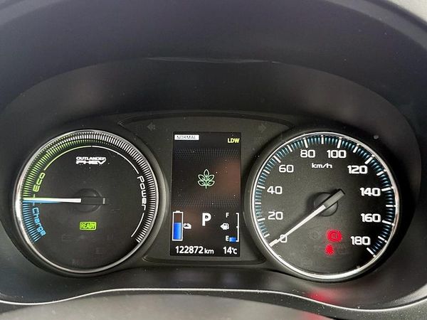 2015 Mitsubishi Outlander PHEV 4WD Carousel 4