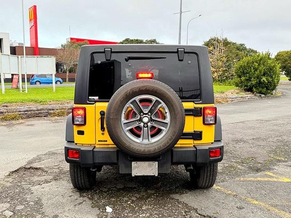 2015 Jeep Wrangler Unlimited Sport 4WD Carousel 11