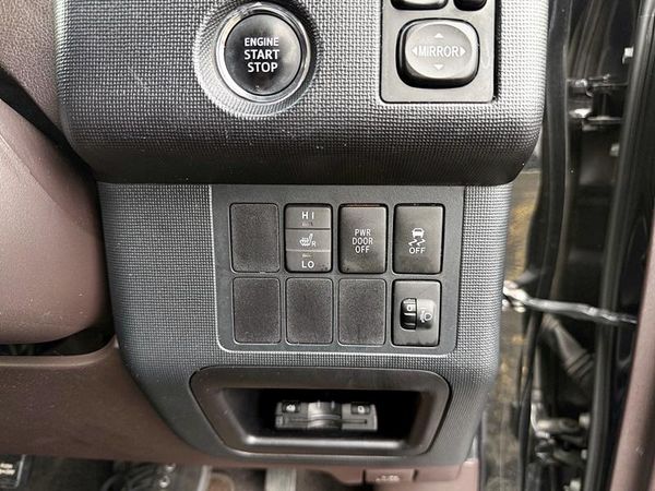 2015 Toyota Spade G Carousel 7