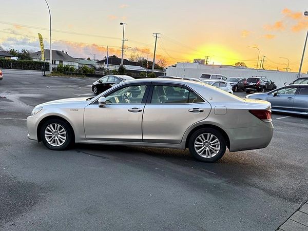 2013 Toyota Crown Royal Saloon Carousel 13