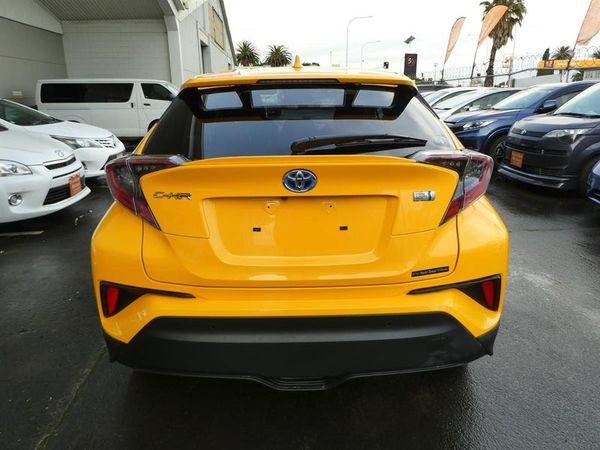 2017 Toyota C-HR HYBRID G Carousel 4