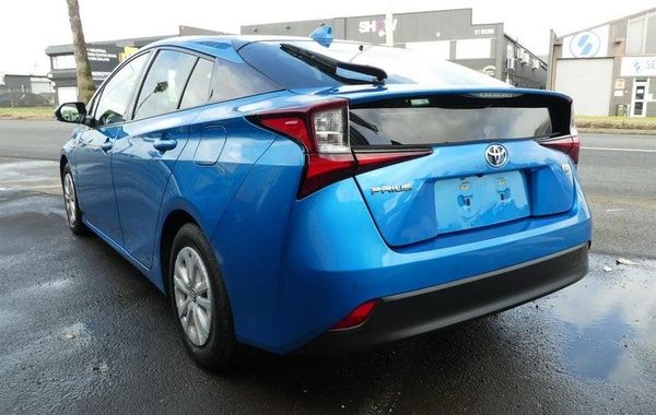 2019 Toyota Prius S MODEL! Keyless entry. Carousel 5