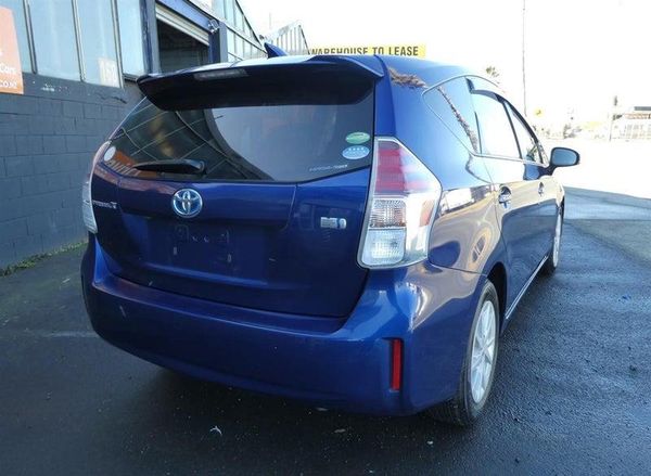 2017 Toyota Prius ALPHA S Carousel 3