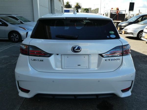 2017 Lexus CT 200h Carousel 4