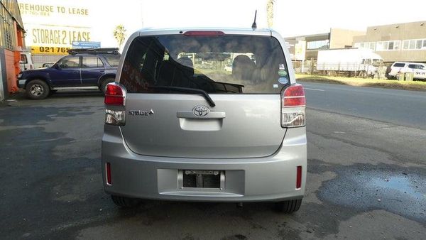 2014 Toyota Spade F Carousel 8