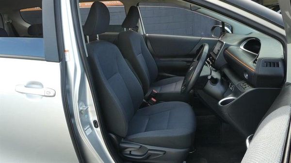 2017 Toyota Sienta Hybrid 7 Seats! Carousel 10