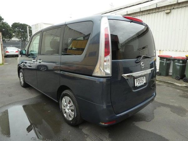 2011 Nissan Serena Carousel 5