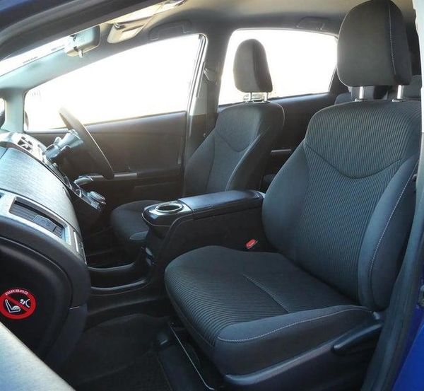 2017 Toyota Prius ALPHA S Carousel 16