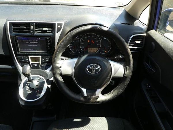 2015 Toyota Ractis G Carousel 17