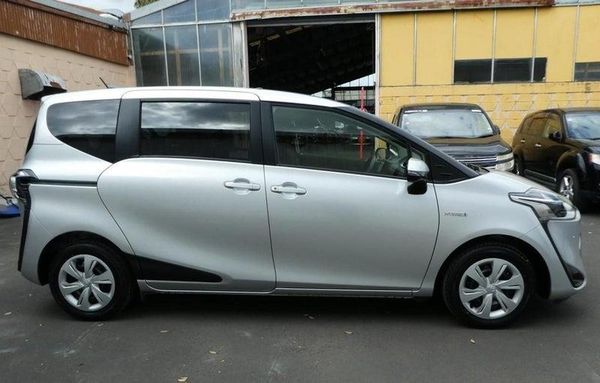 2020 Toyota Sienta HYBRID X Carousel 2