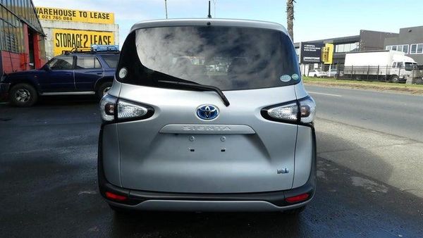 2017 Toyota Sienta Hybrid 7 Seats! Carousel 3
