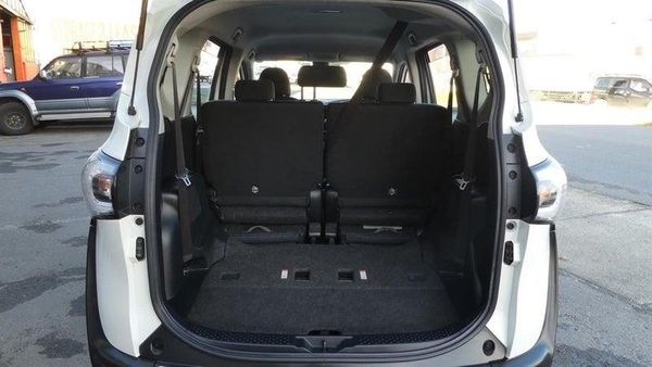 2016 Toyota Sienta 7 seater Carousel 14