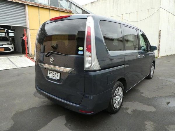2011 Nissan Serena Carousel 3