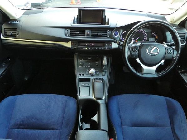 2017 Lexus CT 200h Carousel 12