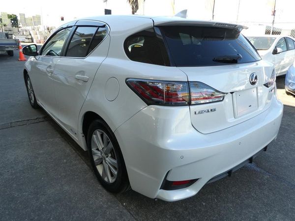 2017 Lexus CT 200h Carousel 5