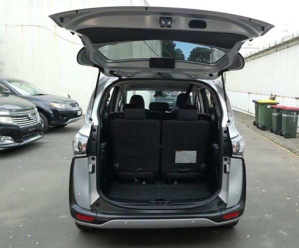 2020 Toyota Sienta HYBRID X Carousel 12