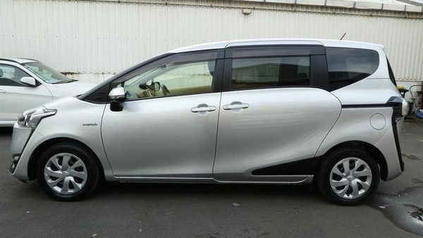 2017 Toyota Sienta Hybrid G 6 Seats!PUSH START! Carousel 5