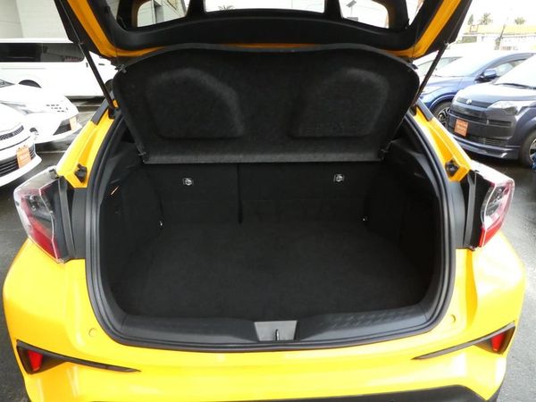 2017 Toyota C-HR HYBRID G Carousel 13