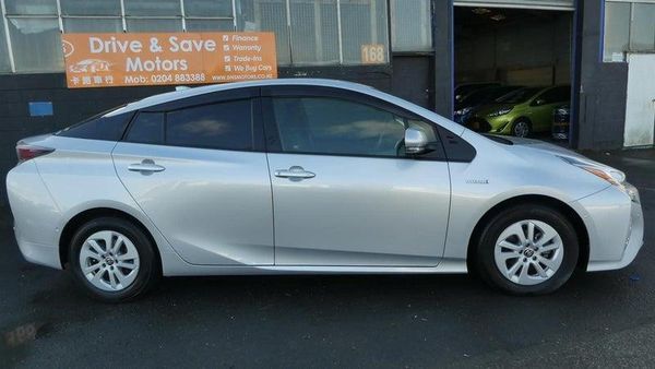 2018 Toyota Prius S model Carousel 1