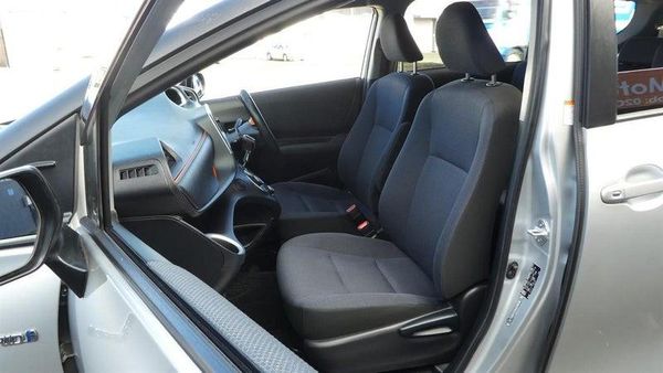 2017 Toyota Sienta Hybrid 7 Seats! Carousel 16