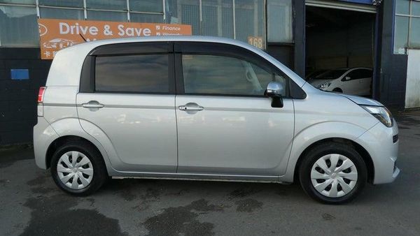 2014 Toyota Spade F Carousel 6