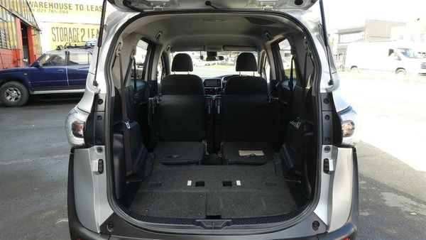 2017 Toyota Sienta Hybrid 7 Seats! Carousel 14