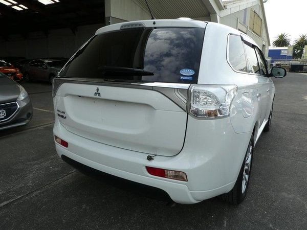 2013 Mitsubishi Outlander PHEV 2.0G PREMIUM PACKAGE Carousel 4