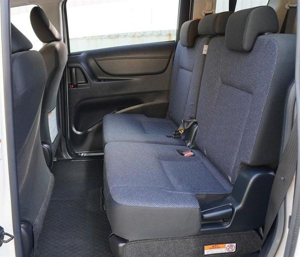 2018 Toyota Sienta Hybrid 7 Seats! Carousel 15