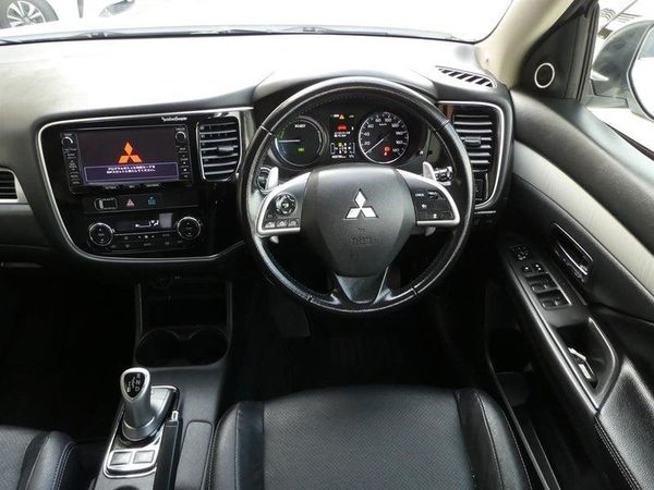2013 Mitsubishi Outlander PHEV 2.0G PREMIUM PACKAGE Carousel 13