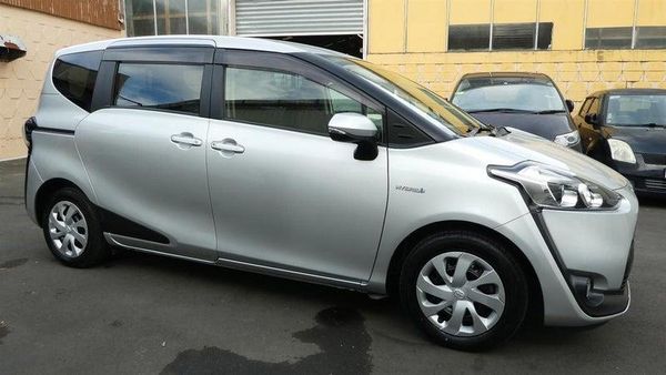 2017 Toyota Sienta Hybrid G 6 Seats!PUSH START! Carousel 1