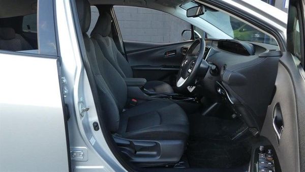 2018 Toyota Prius S model Carousel 8