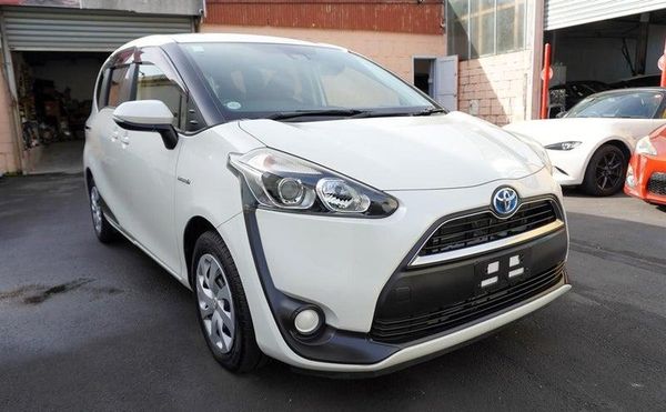 2018 Toyota Sienta Hybrid 7 Seats!