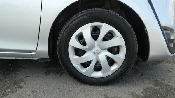 2017 Toyota Sienta Hybrid 7 Seats! Carousel 8