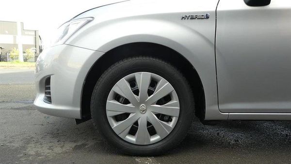 2015 Toyota Corolla FIELDER HYBRID Carousel 16