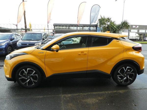 2017 Toyota C-HR HYBRID G Carousel 6