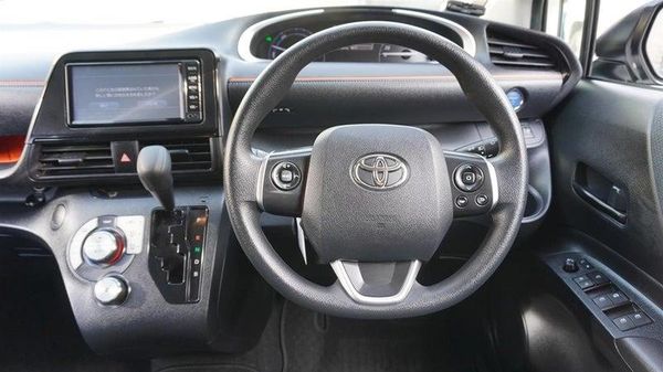 2018 Toyota Sienta Hybrid 7 Seats! Carousel 18