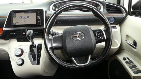 2017 Toyota Sienta Hybrid G 6 Seats!PUSH START! Carousel 18