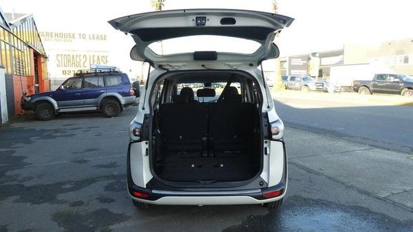 2016 Toyota Sienta 7 seater Carousel 13