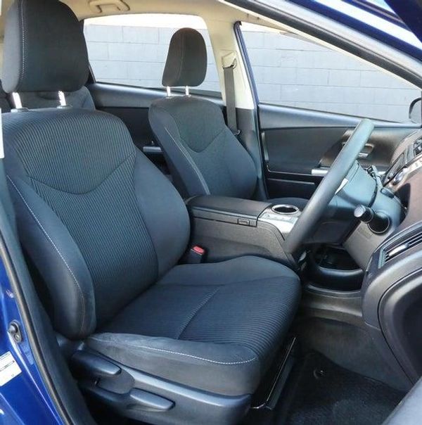 2017 Toyota Prius ALPHA S Carousel 11