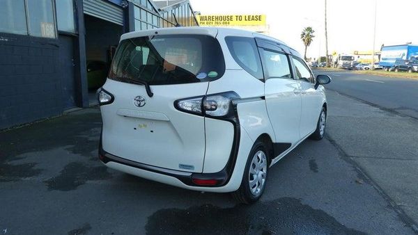 2016 Toyota Sienta 7 seater Carousel 2