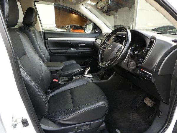 2013 Mitsubishi Outlander PHEV 2.0G PREMIUM PACKAGE Carousel 10