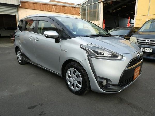 2015 Toyota Sienta HYBRID G 7 PERSON Carousel 1