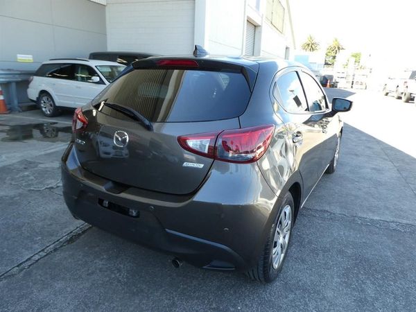 2018 Mazda Demio Carousel 4