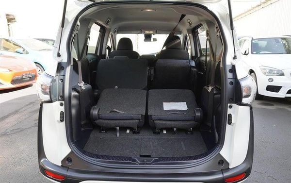 2018 Toyota Sienta Hybrid 7 Seats! Carousel 14
